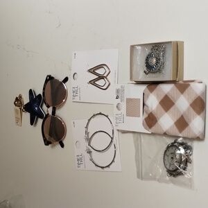 7 piece lot of accessories